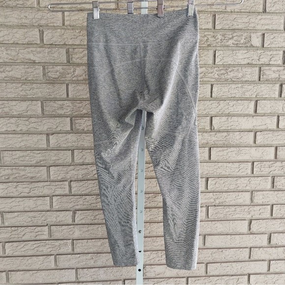 Outdoor Voices Heathered Gray Cropped Yoga Leggings Small EUC - Picture 2 of 4